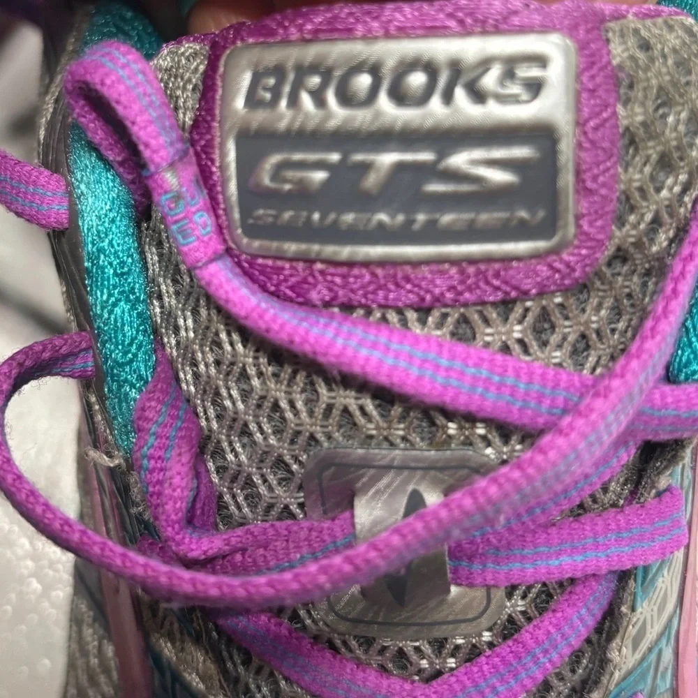 Brooks Adrenaline GTS 17 Women’s Running Shoes Silver Purple Teal Size 11.5